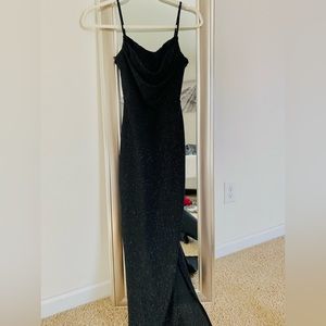 I’m selling this dress that I got from Windsor!! All details are down below